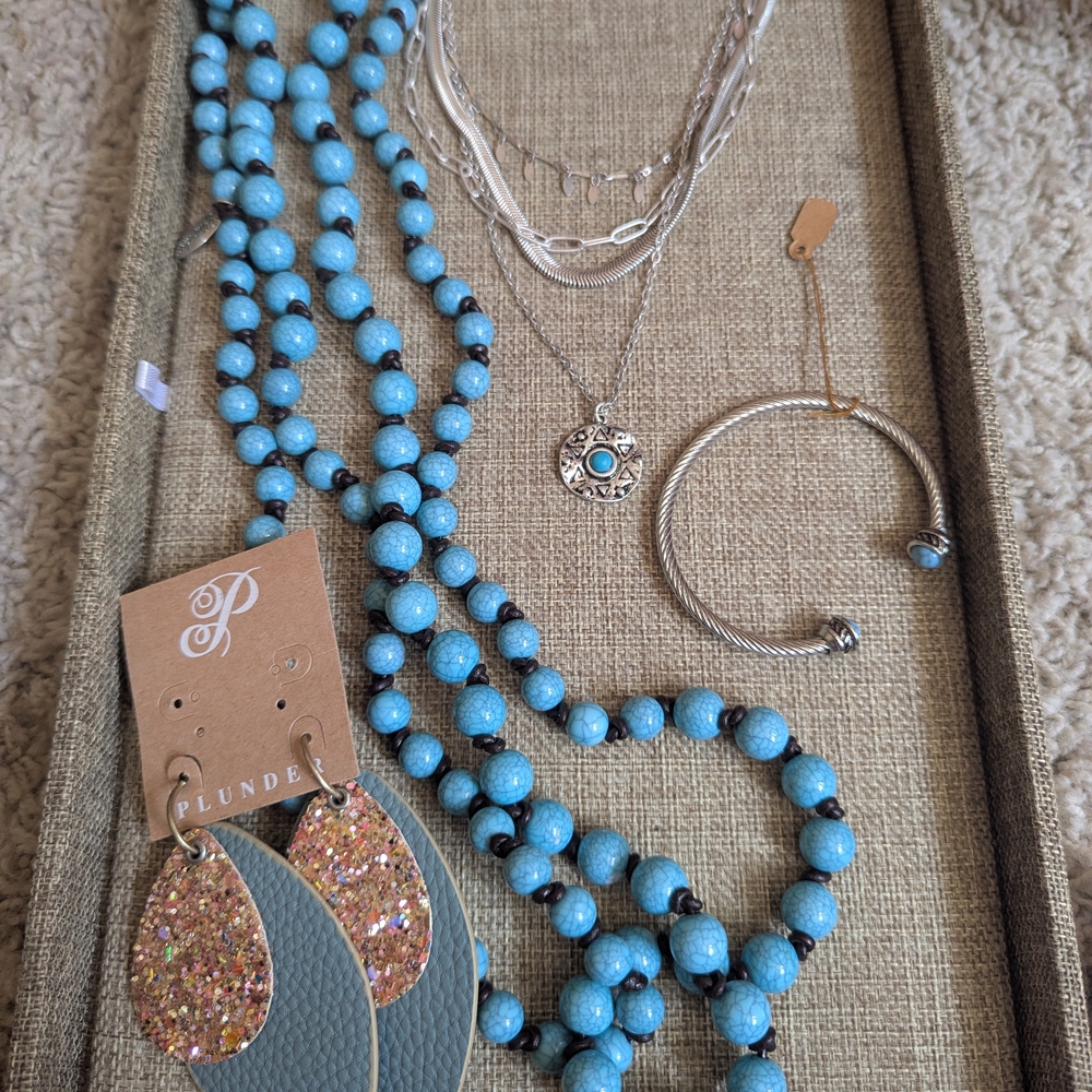 Plunder Turquoise and Silver Necklace Set